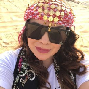 Meet your Posher, Elena